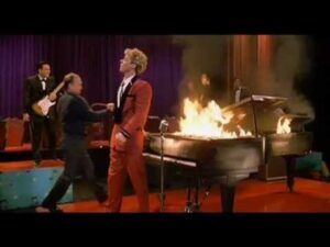 La Historia de un Piano Ardiente